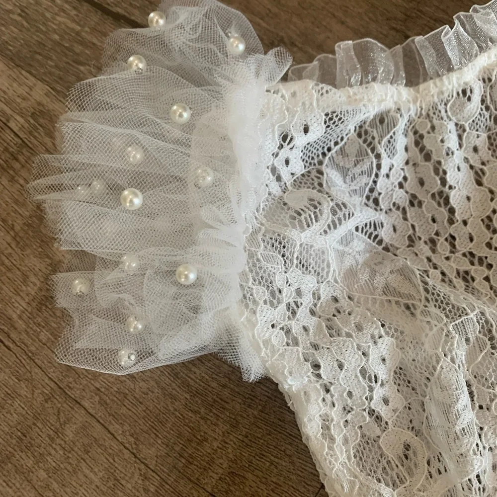 White lace‎ Newborn romper with pearls